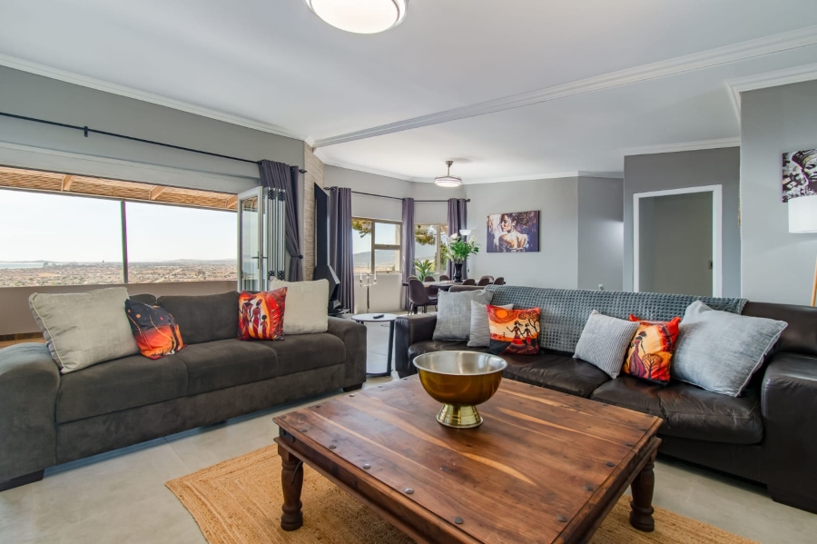 To Let 4 Bedroom Property for Rent in Mountainside Western Cape